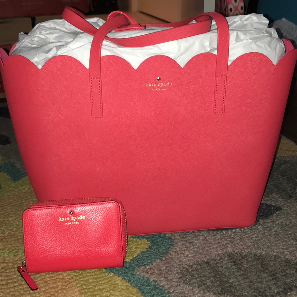 EUC Kate spade coral scallop purse and wallet!!
